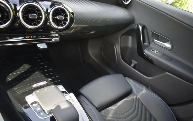 Mercedes-Benz Klasa A cena 95000 przebieg: 27000, rok produkcji 2019 z Krasnystaw małe 37